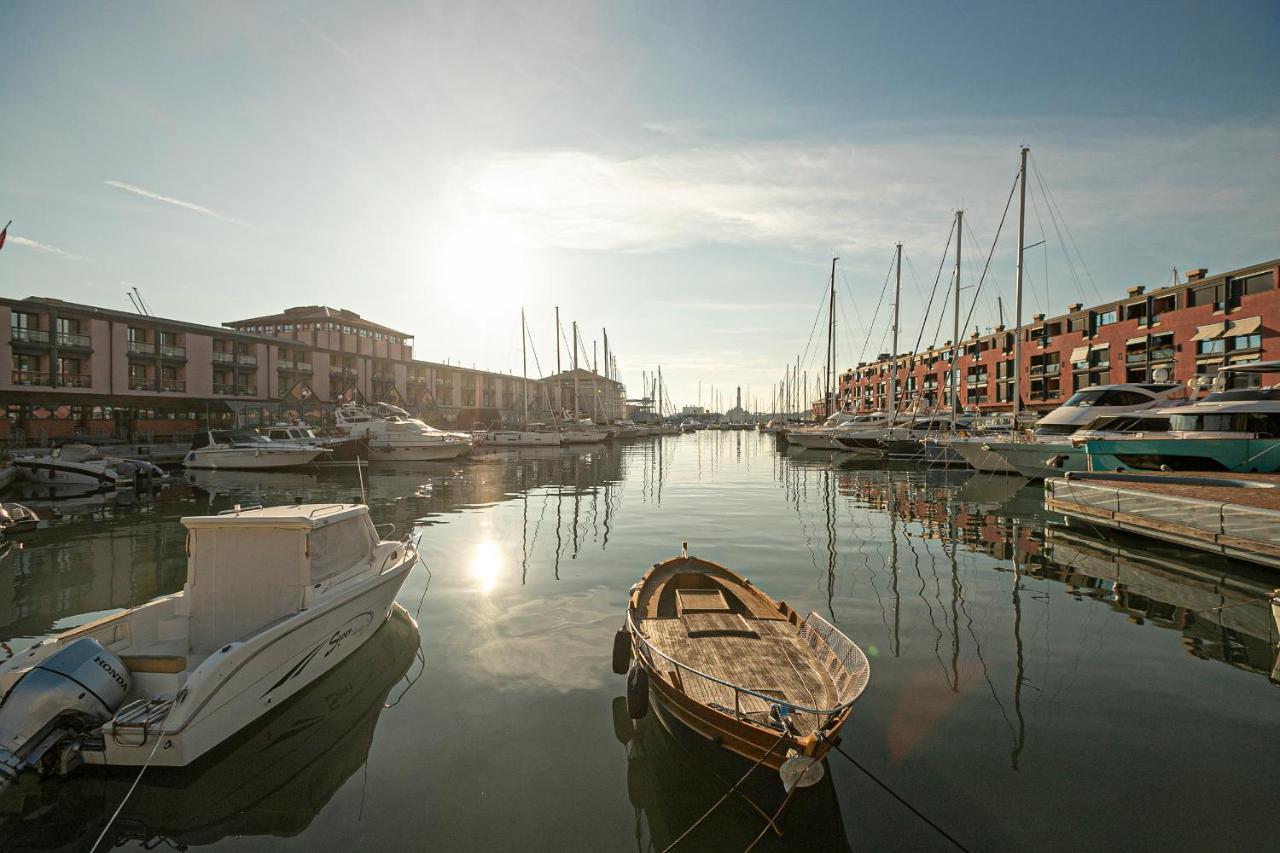 Real Italian Estate - Red Coral Apartment Genoa Ngoại thất bức ảnh