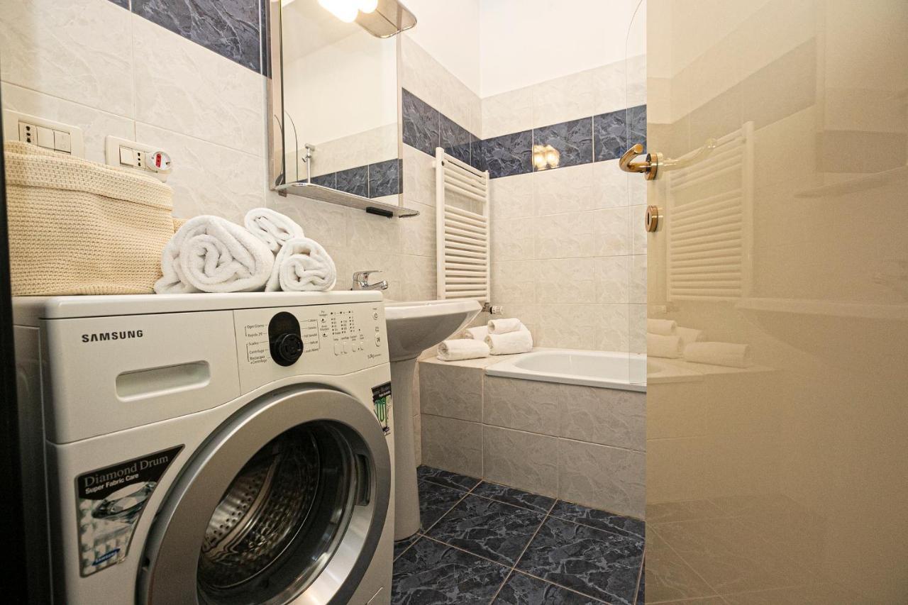 Real Italian Estate - Red Coral Apartment Genoa Ngoại thất bức ảnh