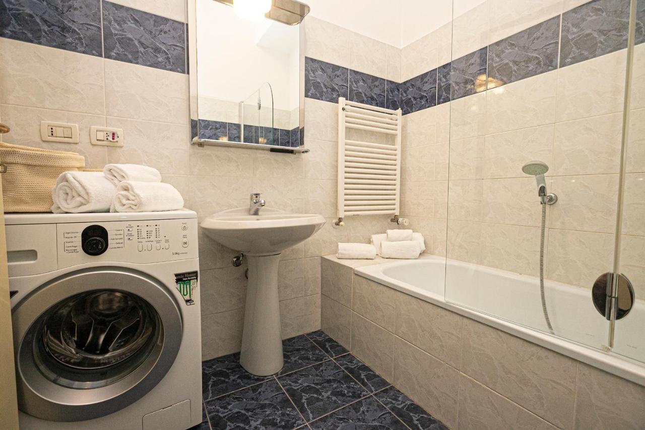 Real Italian Estate - Red Coral Apartment Genoa Ngoại thất bức ảnh